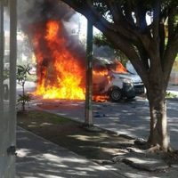 Balacera en la plaza Forum Tlaquepaque: hay 5 heridos y un vehículo quemado