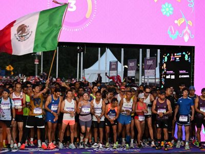Brugada encabezó la ceremonia de premiación del XLII Maratón de la Ciudad de México