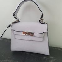 Con ingredientes que tenés en casa: así podés limpiar tus carteras blancas de cuero o semicuero y dejarlas impecables