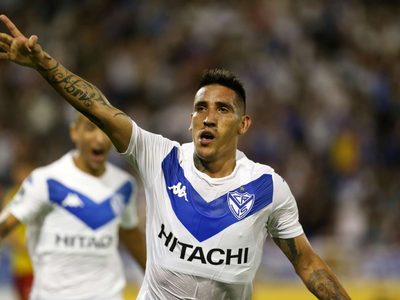 Golazo de Ricardo Centurión en el triunfo de Vélez por Copa Sudamericana