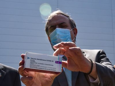 En breve se liberarán 4 lotes de la vacuna AstraZeneca envasadas en México: López-Gatell