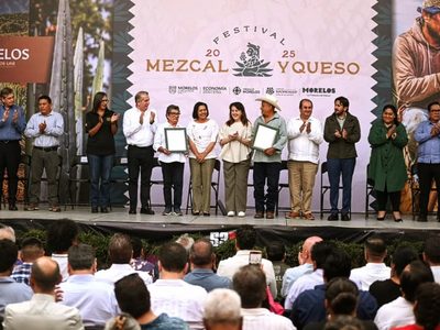 Morelos entrega las primeras certificaciones de Denominación de Origen Mezcal