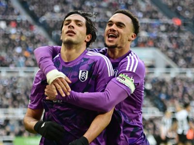 Raúl Jiménez anota gol en la victoria 2-1 del Fulham ante el Newcastle (Video)