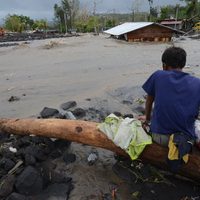 Al menos 10 fallecidos por el poderoso tifón que arrasó Filipinas: las imágenes