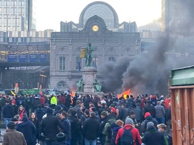 Una Europa sin aliados busca el rumbo entre tractores, barricadas y el fantasma del Mercosur