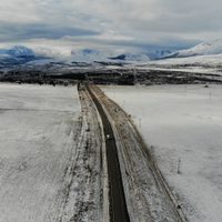 Gendarmería asistió con cargas de leñas a familias de Chubut sin conexión a la red de gas