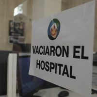Denuncian que buscan cerrar el Hospital Bonaparte y trabajadores realizan protestas