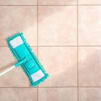 Con solo 4 ingredientes, la mezcla que dejará tus pisos de cerámica brillantes y como nuevos