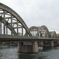 Delincuentes le robaron sus bicicletas a una pareja en el Puente Carretero