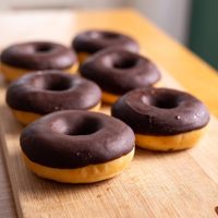 Con 1 banana y 2 huevos, hacé estas deliciosas donas saludables para acompañar con unos buenos mates