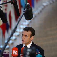 Macron defiende ante Unión Europea ajustes al gasto para apaciguar protestas en Francia