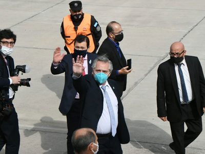 Fernández afirmó que la economía argentina volverá a "levantarse" como en 2003