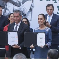Sheinbaum y empresarios mantienen canasta básica de 24 productos en 910 pesos