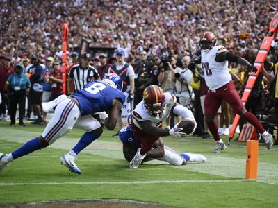 Deebo Samuel anota en su debut con los Commanders y aplastan 21-6 a los Giants
