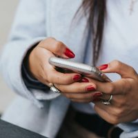 Manicura elegante para el invierno: inspirate con diseños minimalistas y discretos, perfectos para ir al trabajo