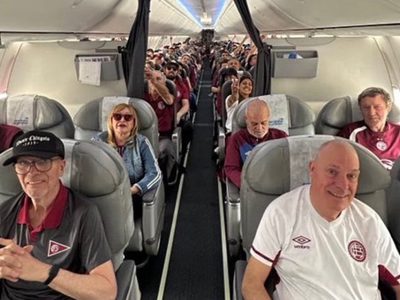 Lanús les pagó un viaje a sus hinchas mayores de 65 años y pudieron ver su pase a las semifinales