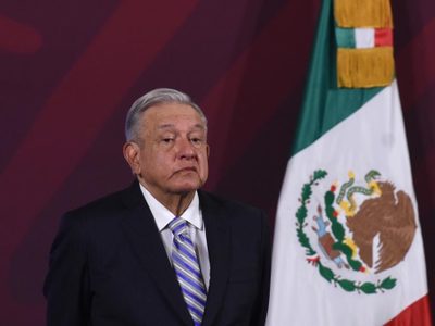 AMLO arremete contra rector de la UNAM por plagio de tesis de Yasmín Esquivel: "se lavó las manos"