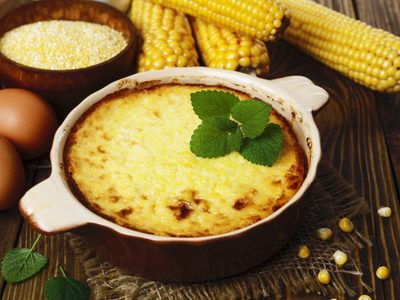 Pastel de polenta reversionado: una receta fácil de hacer que te va a encantar para la hora del almuerzo o cena