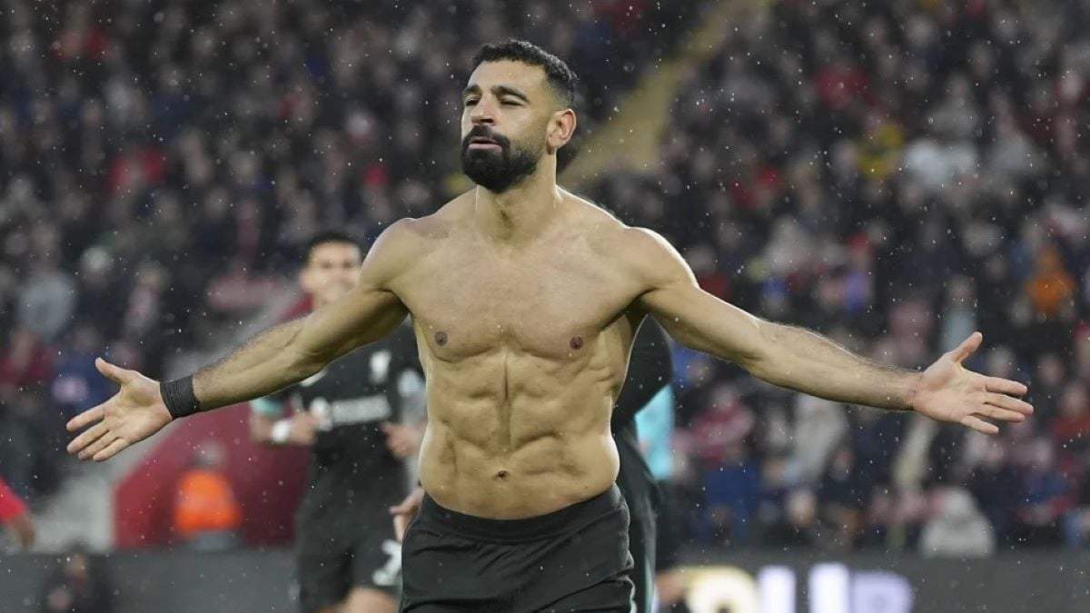 Mohamed Salah celebra tras anotar un gol para Liverpool ante Southampton en el partido de la Liga Premier, el domingo 24 de noviembre de 2024, en Southampton.
