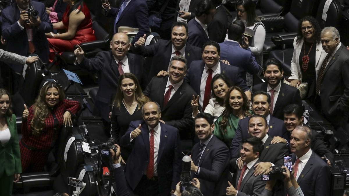 Bancada Priista, durante la instalación de la LXVI Legislatura en Cámara de Diputados