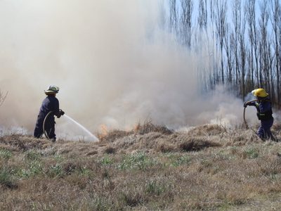 En medio de la crisis hídrica, los bomberos de Centenario advirtieron: “No tenemos agua”