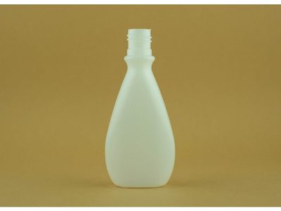 El frasco de acetona que ibas a tirar puede ser un tesoro para tu baño: reciclalo con tres materiales