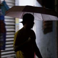 Onda tropical 2 y un nuevo frente frío azotarán con más lluvias fuertes de lunes a jueves