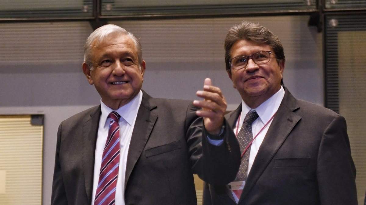 López Obrador y Monreal en la Reunión Plenaria de los legisladores de Morena
