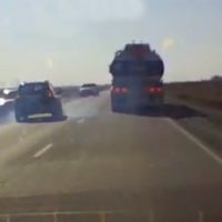 De milagro no hubo accidente en Ruta 22: impactante video muestra cómo tres autos casi chocan de frente
