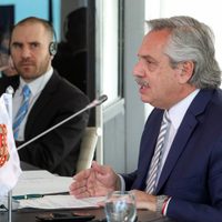 Dólar blue: las estrategias que analizan Fernández y Guzmán para frenar la suba de la divisa