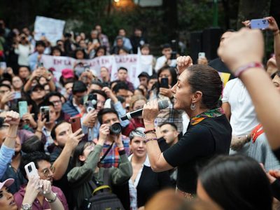 Mujeres resultan heridas por la caída de dos drones en mitin de Sheinbaum en Coyoacán