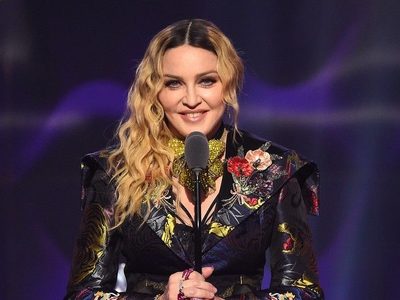¡Hace malabares en la cocina! Así entretiene Madonna a sus hijos durante la cuarentena