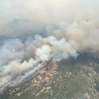 Figueroa sobrevoló el Valle Magdalena y anunció más recursos para frenar el avance del fuego