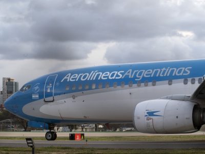 Milei firmará un decreto para avanzar con la privatización de Aerolíneas Argentinas