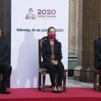 'Deje sus machismos y use el cubrebocas”, lanzan panistas a AMLO