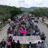 Normalistas instalan plantón para exigir liberación de compañeros en Chiapas