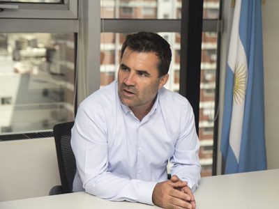 Los estacioneros aguardan una reunión con Darío Martínez, en medio del debate salarial