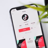 TikTok prueba una opción para generar canciones mediante IA directamente desde la 'app'