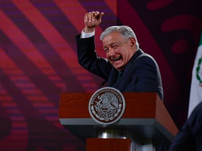 AMLO carga contra los intelectuales: "vividores al servicio del régimen de opresión"