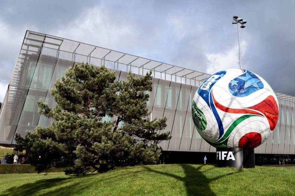 Trionda, una réplica gigante del balón oficial de la Copa Mundial de la FIFA 2026, se exhibe en Zúrich, Suiza, el jueves 20 de noviembre de 2025.