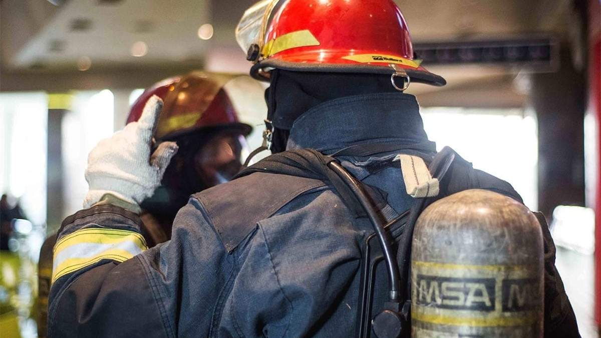 Bomberos trabajaron intensamente para apagar el fuego pero la tragedia ya estaba consumada.