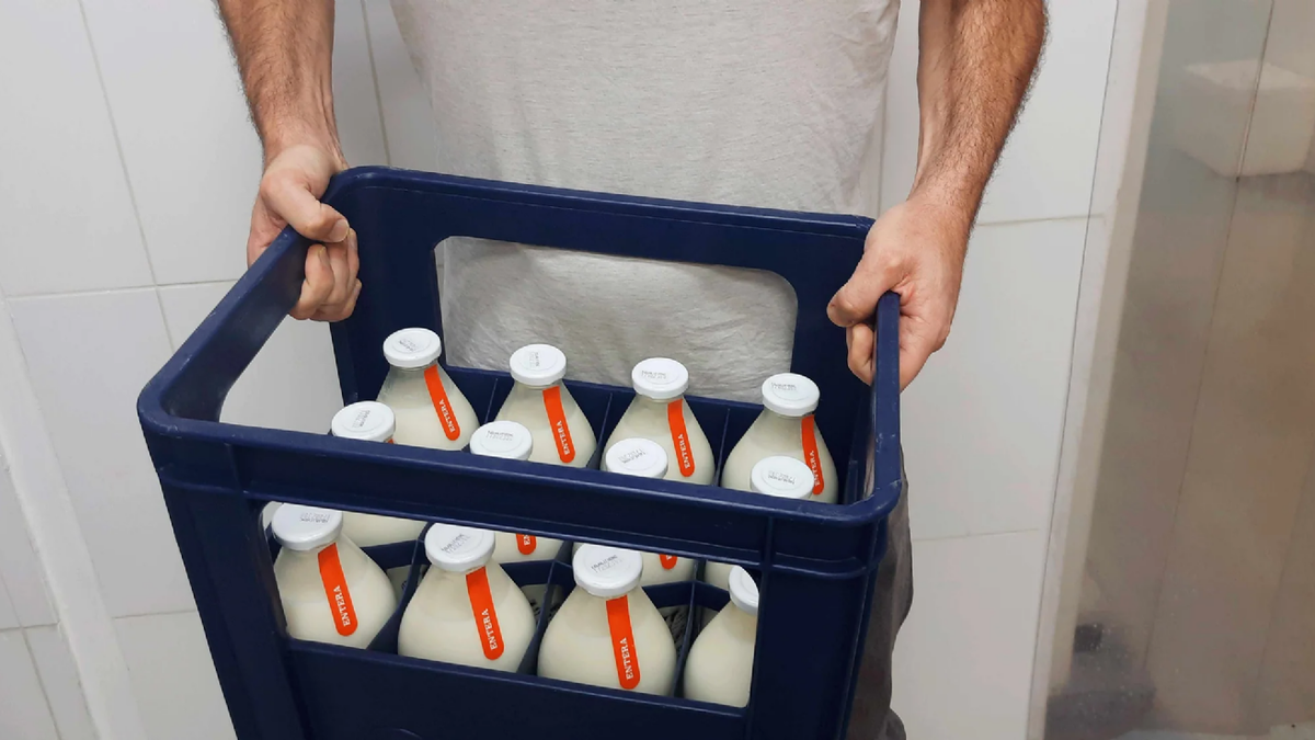 Botellas de leche. Fuente: (Instagram)