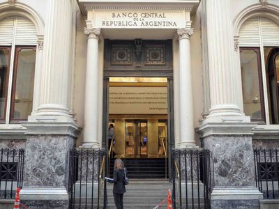 Contra la especulación: el Banco Central restringió el acceso al dólar para algunas empresas