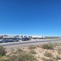 Camioneros que transportan la arena de Vaca Muerta realizaron un corte cerca de Roca