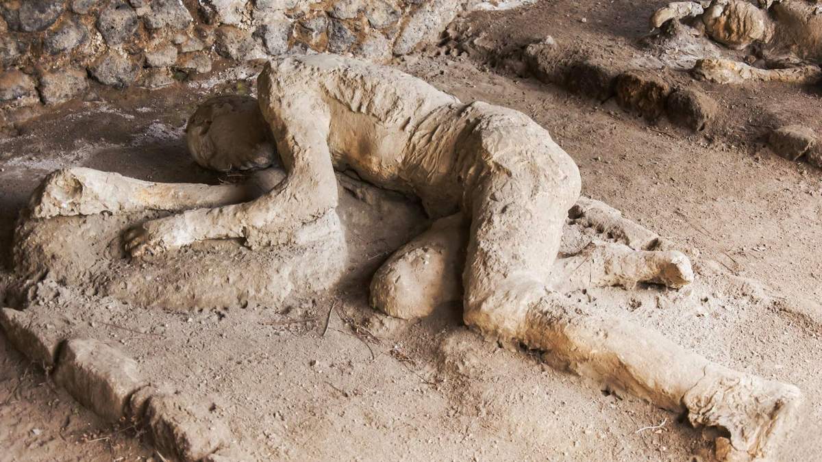 Las cenizas del Vesubio cubrieron a las ciudades de Pompeya y Herculano, y sepultaron a sus habitantes. Fuente: (Twitter)