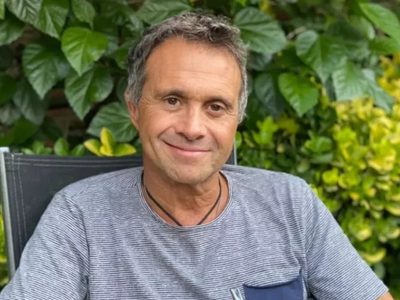 Ladrillos a la vista, madera y calidez: así es la mansión de Sergio Lapegüe