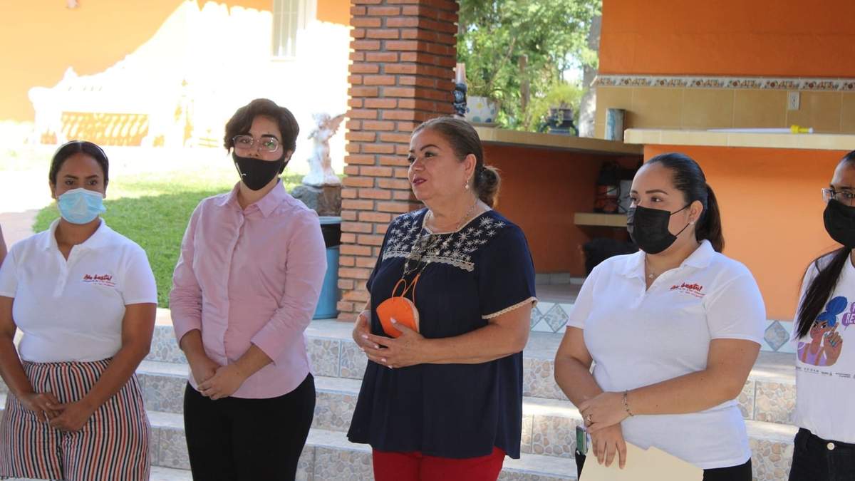 Al centro, Catalina Suárez Dávila, encargada de despacho del ICM