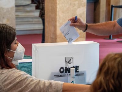 Abren las mesas electorales en Perú: así será el horario escalonado para votar