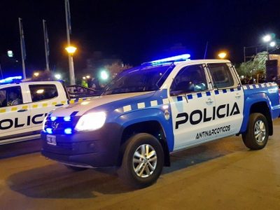 Impactante vuelco cerca de Plaza Huincul dejó a dos personas heridas