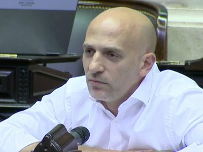 Emiliano Yacobitti criticó duramente a Negri como líder del bloque de la UCR